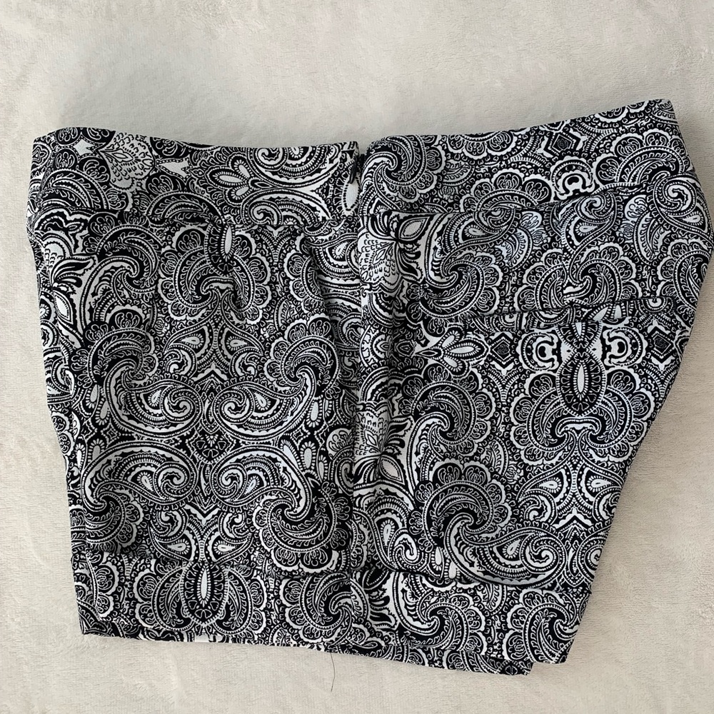 Express Mid Rise Paisley Shorts Size 4 - Picture 5 of 6